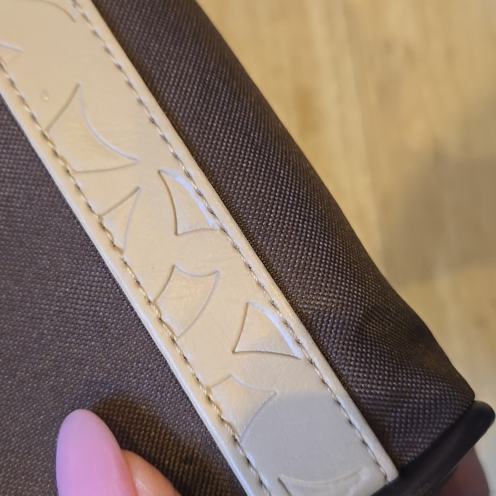 BVLGARI Parfums for Emirates Brown Zipper Travel Pouch - Picture 3 of 11